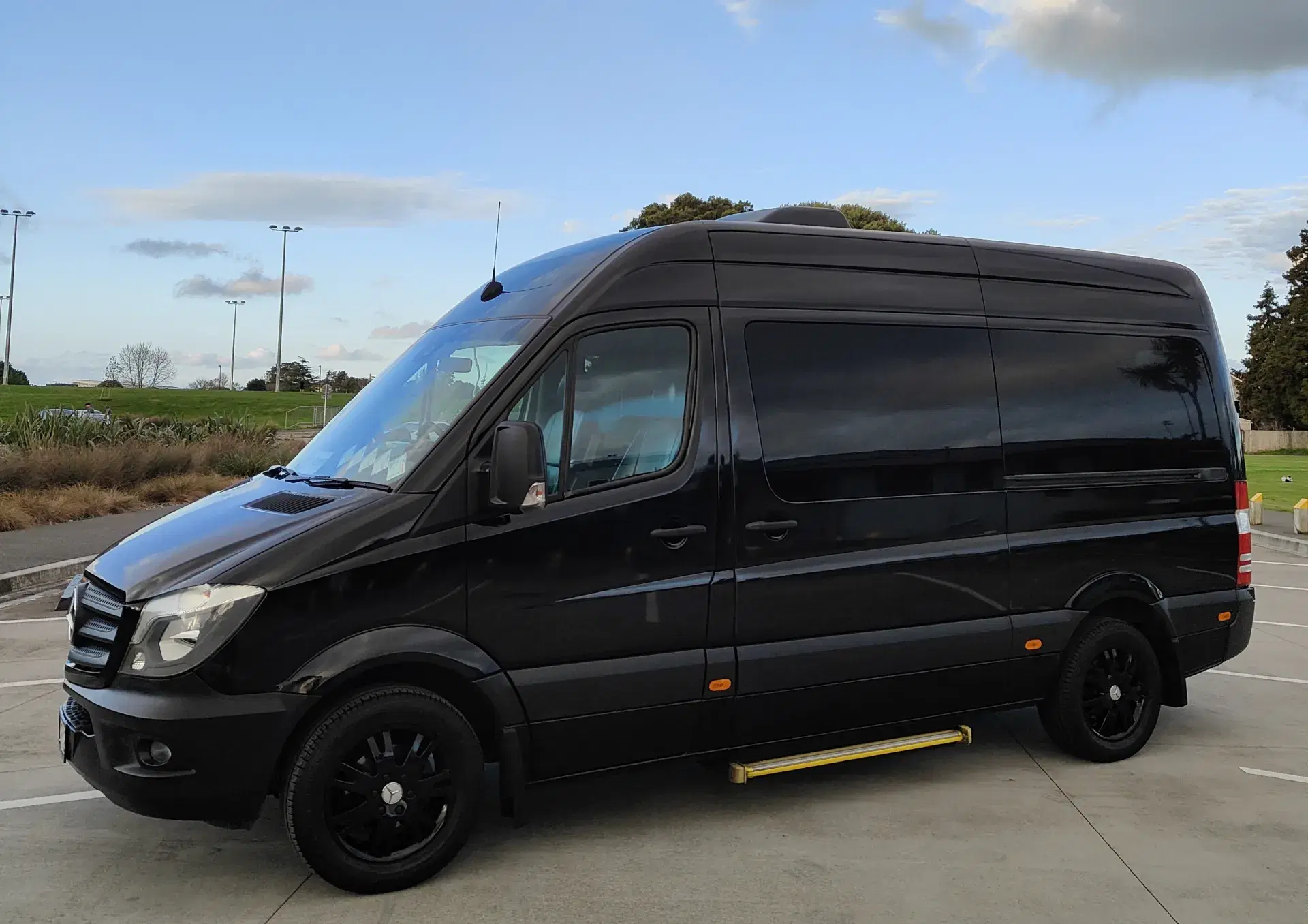 Mercedes Benz Sprinter 2016 – black, leather interior