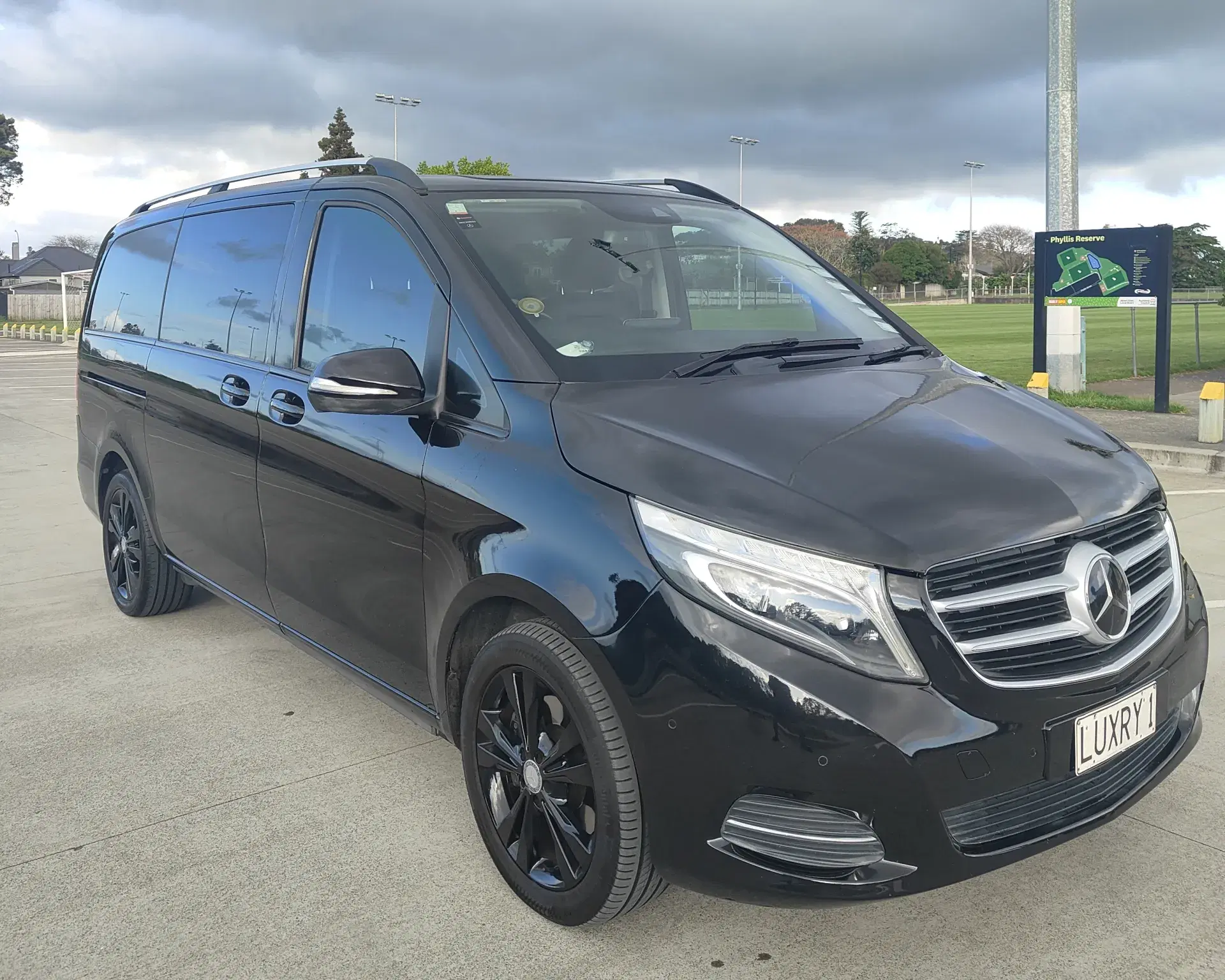 Mercedes Benz V-Class – black, leather interior