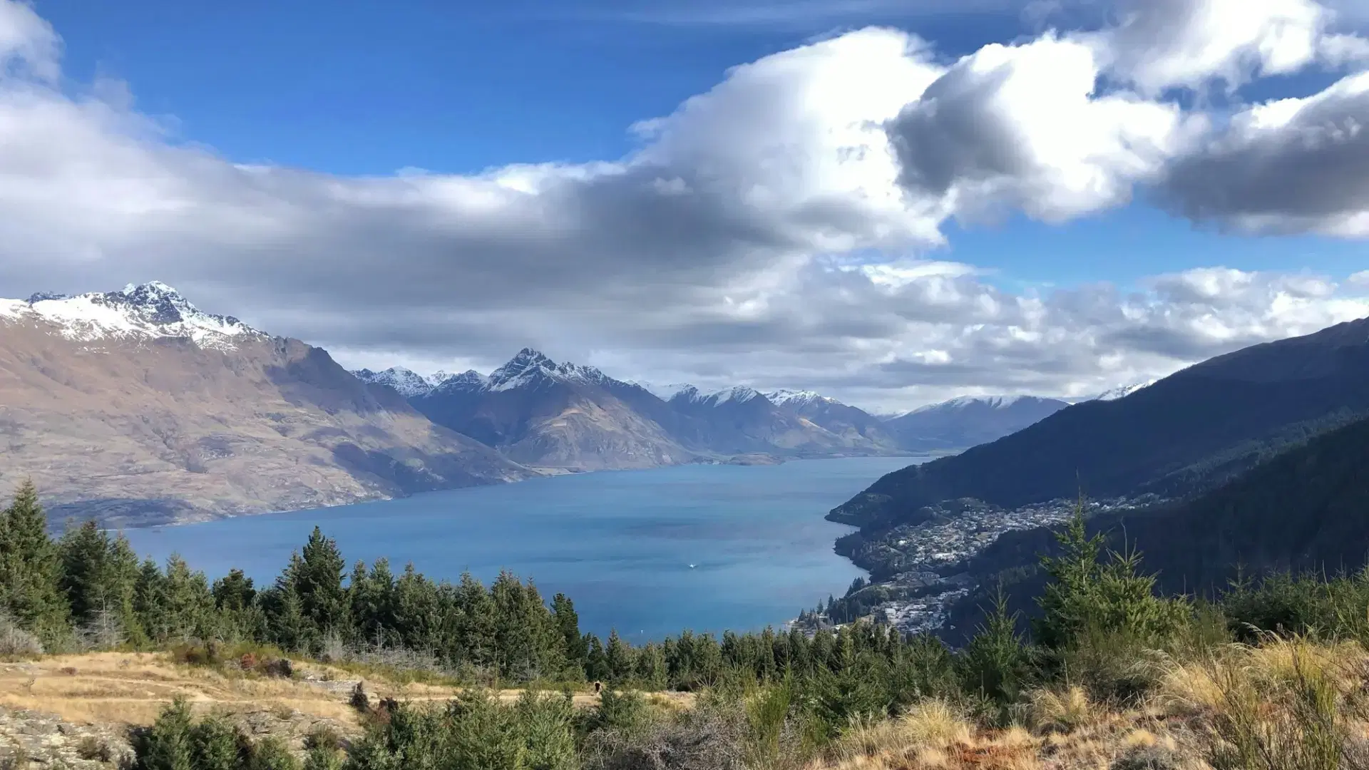 Lake Wakatipu surrounded by mountains near Queenstown